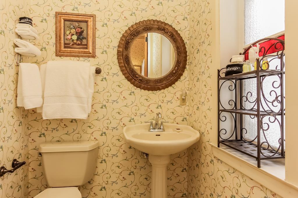 Kalamazoo House Bed & Breakfast Room photo