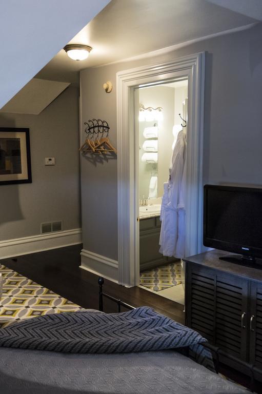 Kalamazoo House Bed & Breakfast Room photo