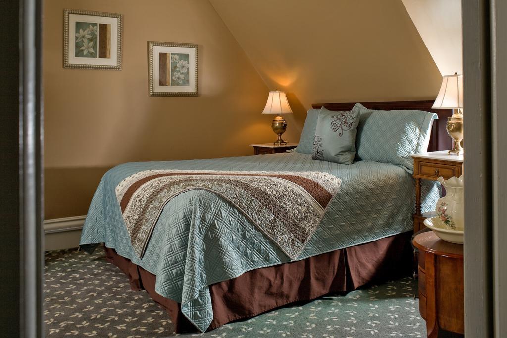 Kalamazoo House Bed & Breakfast Room photo