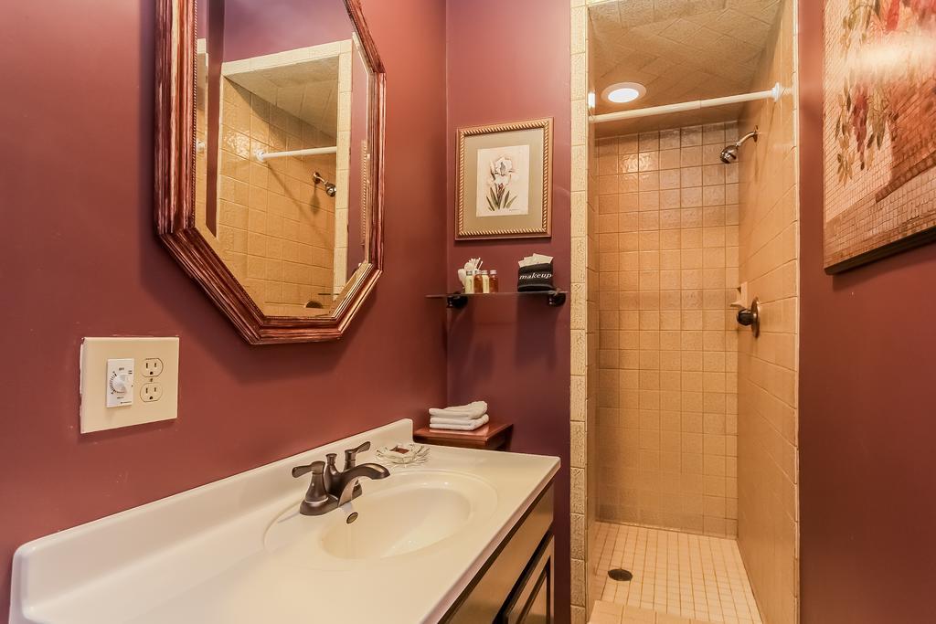 Kalamazoo House Bed & Breakfast Room photo